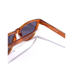HAWKERS Lunettes De Soleil Pour Homme Et Femme CARAMEL DARK POLARIZED - ONE Raw -Kitesurf Boutique lunettes de soleil pour homme et femme caramel dark polarized one raw 3